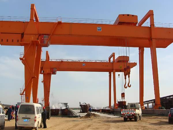 新型雙主梁門(mén)式起重機(jī)
