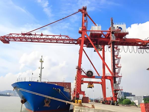 岸邊集裝箱起重機(jī)