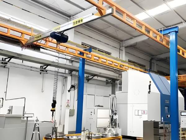 智能搬運(yùn)起重機(jī)